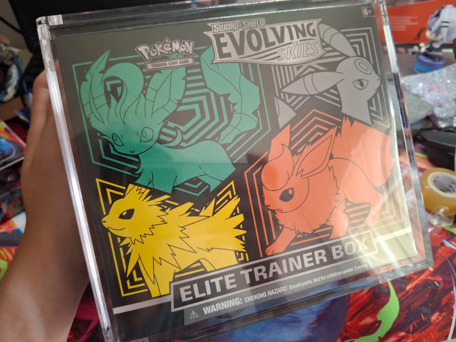 Evolving Sky Etb with acrylic case Sealed and New - Umbreon