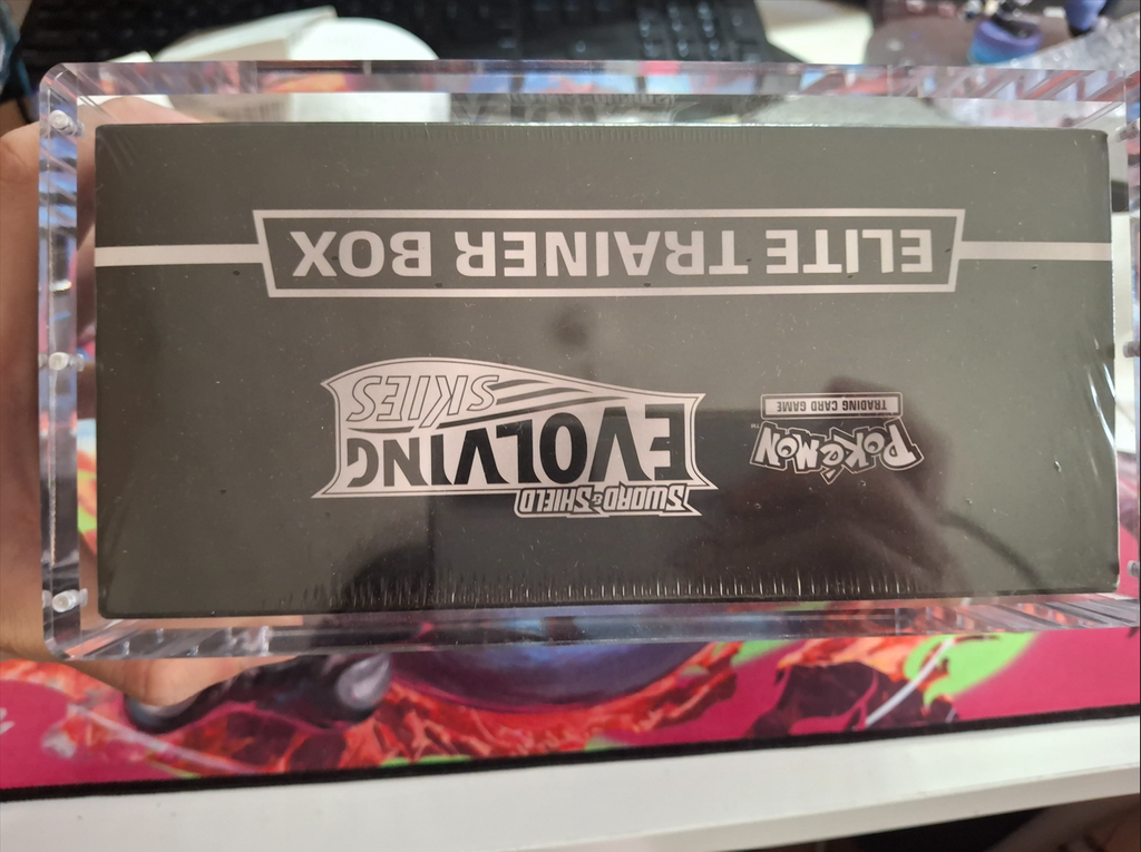 Evolving Sky Etb with acrylic case Sealed and New - Umbreon